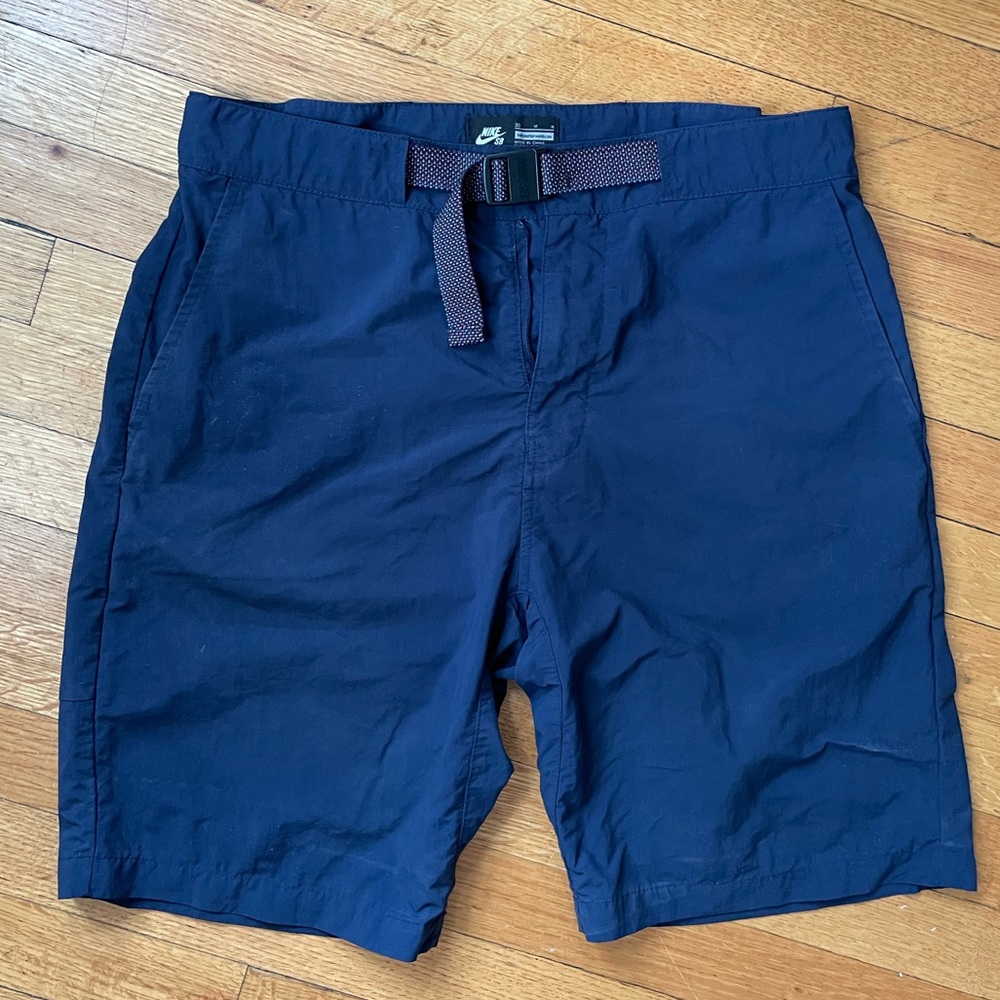 NIKE SB belted shorts (M)